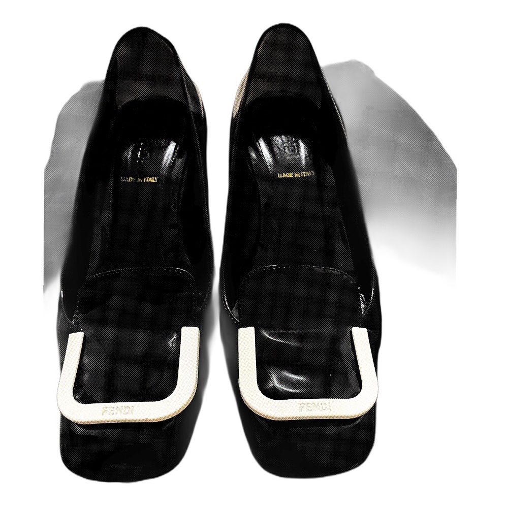 Vintage FENDI kitten heels!